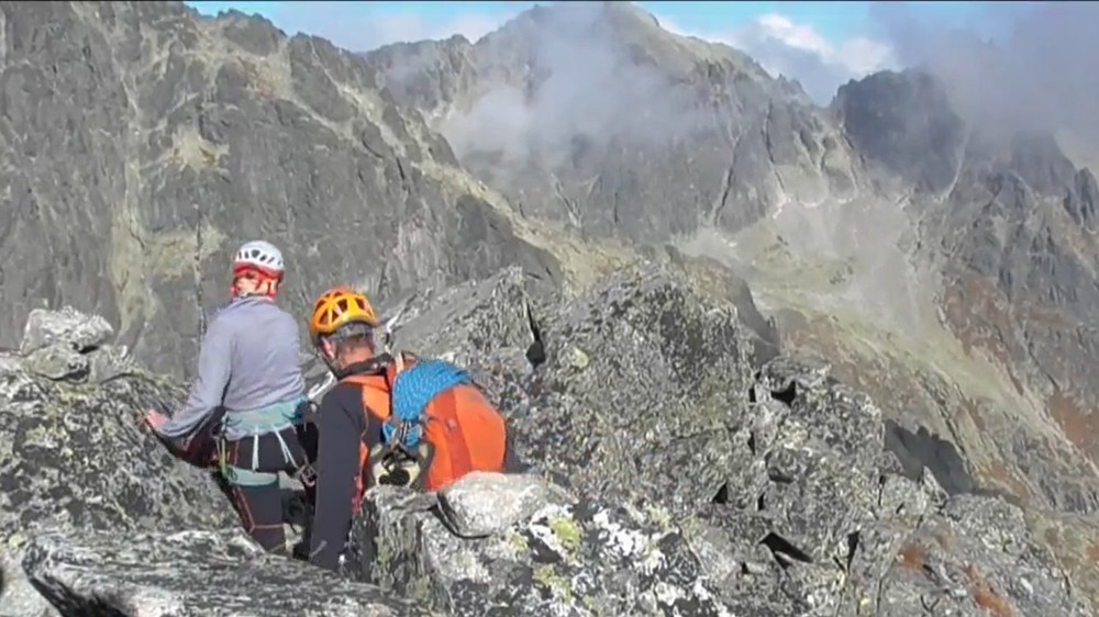 Hory čaká zimný oddych, jedine horolezci majú stále výnimku. 