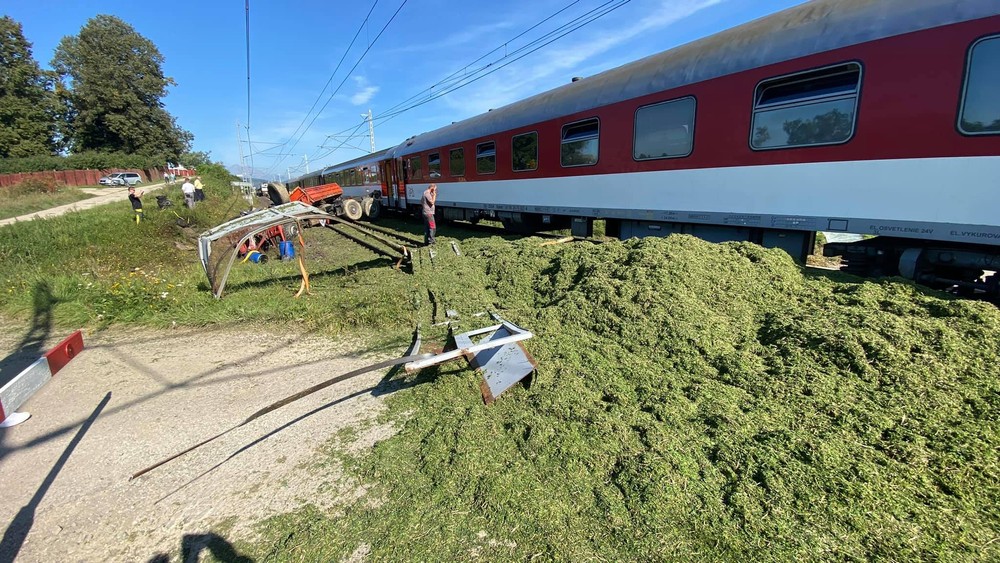 Nehoda nákladného auta s vlakom