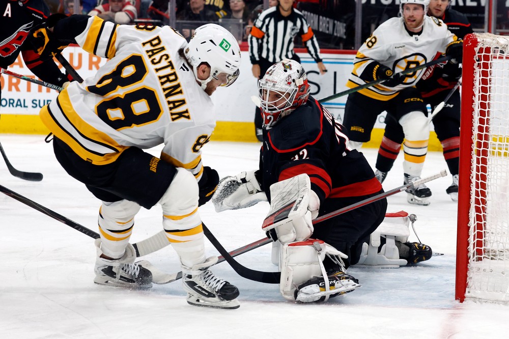 Bruins_Hurricanes_Hockey245106