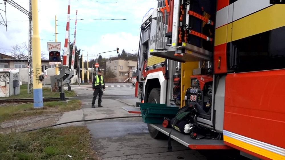 Vodičovi začalo horieť cestou zo servisu auto. Zostali iba obhorené plechy