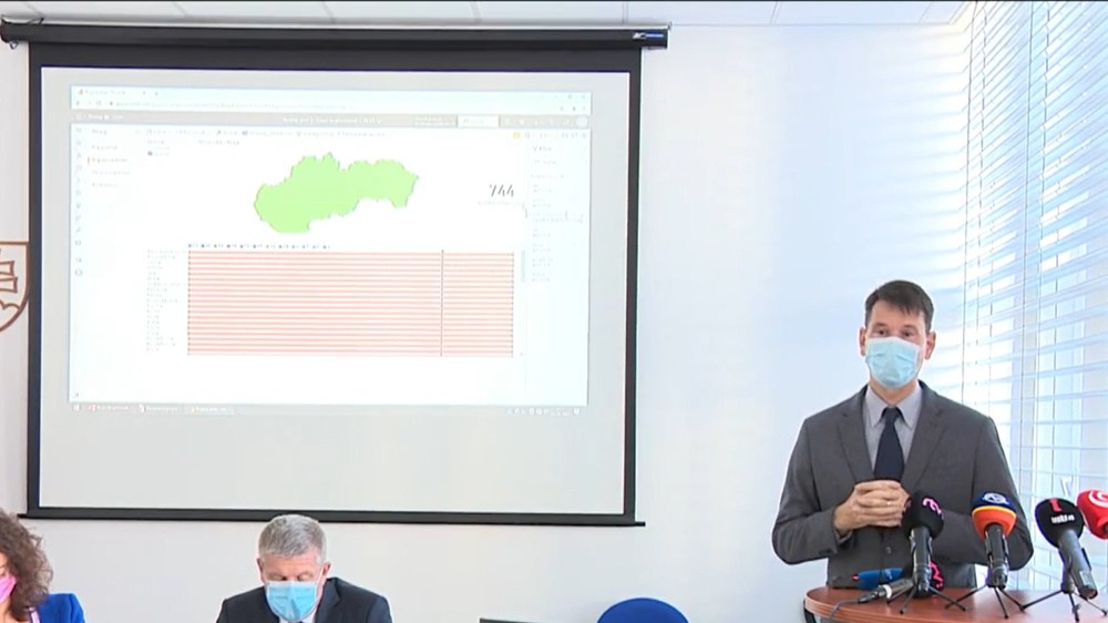 Lekári sa dobrovoľne hlásia do služieb.