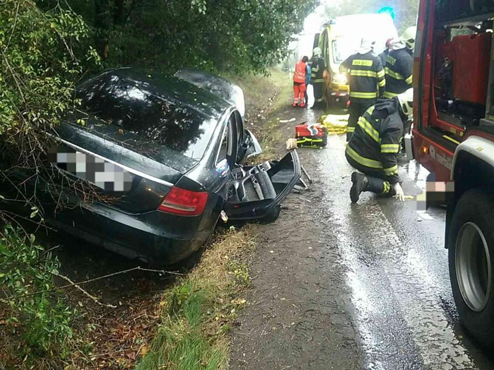 Na východe Slovenska sa zrazil autobus s osobným vozidlom