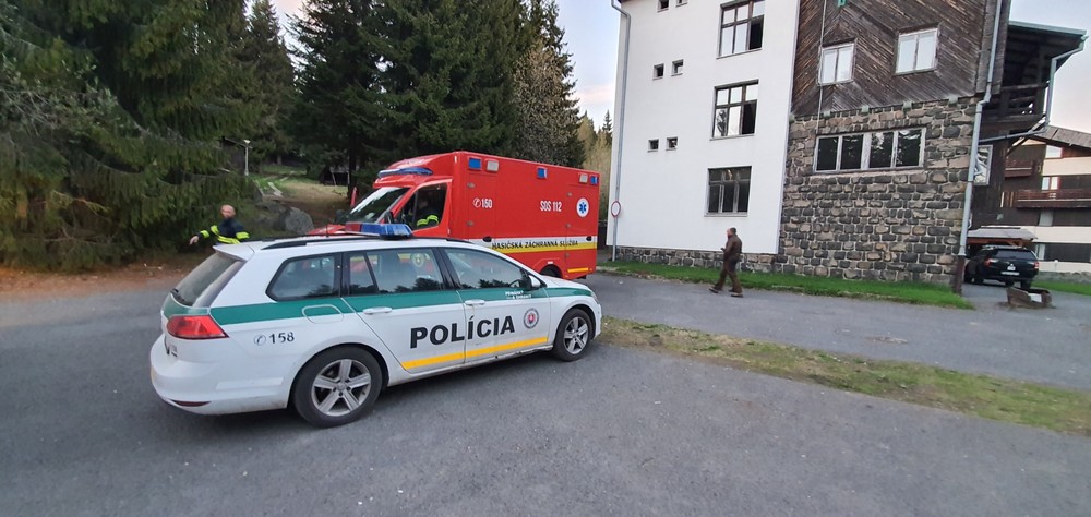 Medvedica napadla dvoch turistov. Jeden je v ťažkom stave, museli ho previezť vrtuľníkom