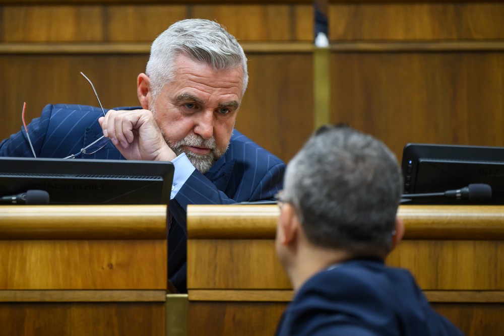 Rokovanie Národnej rady SR o návrhu na vyslovenie dôvery vláde