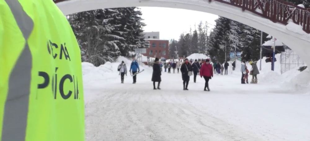 Pekné počasie lákalo turistov na prechádzku 