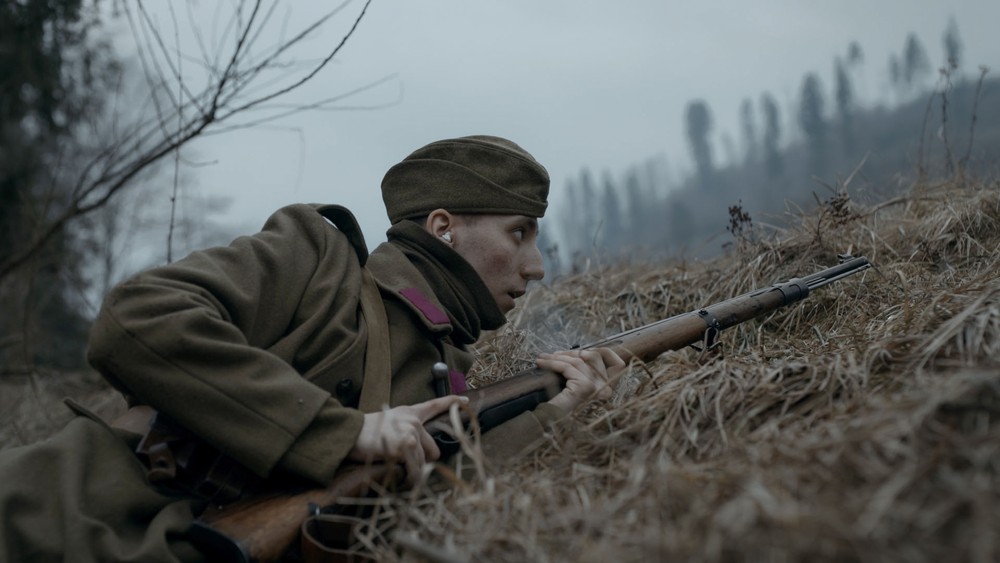 Vladimíra Strmeňa v hraných scénach filmu stvárňuje Sebastián Úkrop