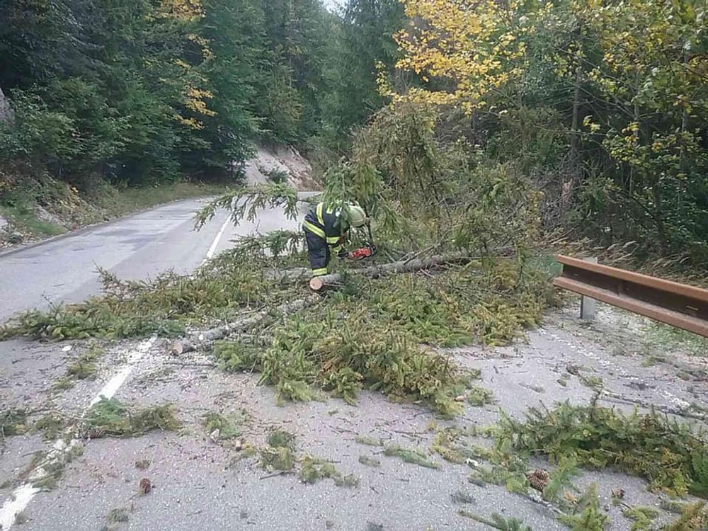 Silný vietor si vyžiadal už 171 zásahov hasičov 