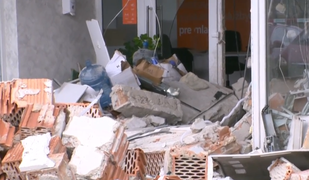 Košicami sa ozýval hlasitý výbuch. Dvaja páchatelia vyhodili do vzduchu bankomat