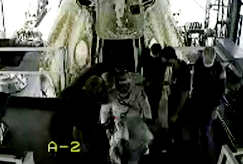 Bob a Dough sa úspešne vrátili na Zem