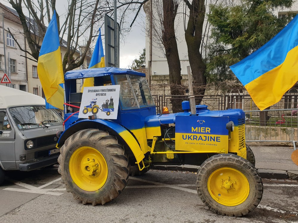 Mier na Ukrajine: Vyhostenie diplomatov