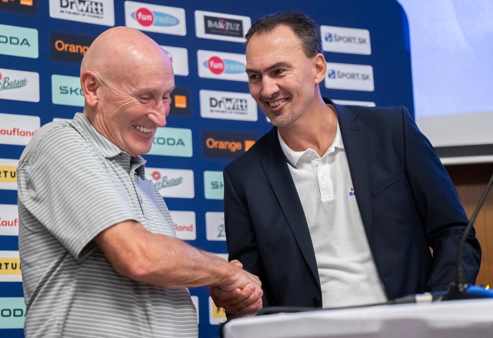 Craig Ramsay povedie hokejistov SR aj vďalšej sezóne