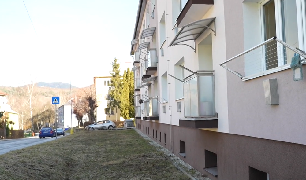 Muž bránil ženu pred agresorom, no sám teraz čelí trestnému stíhaniu