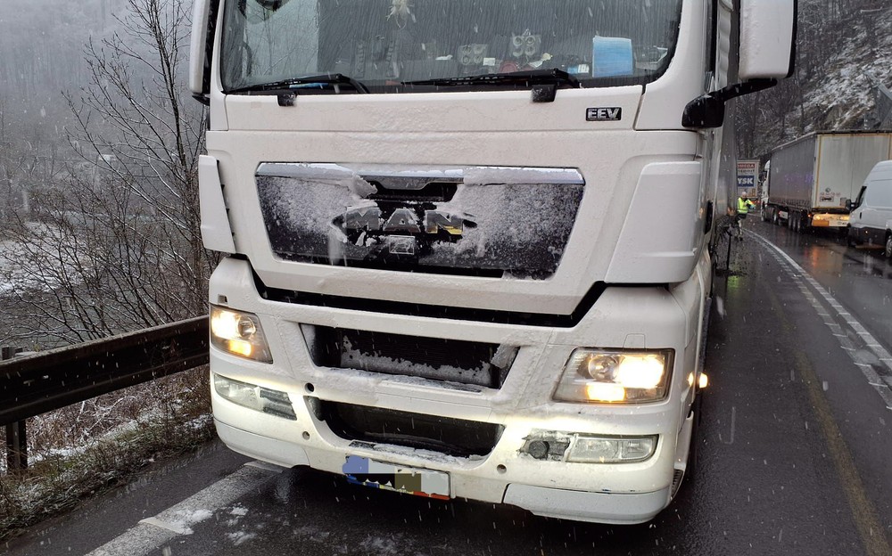 Nehoda kamiónov pod Strečnom 2