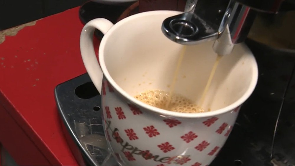 Kofeín sa podáva bábätkám.