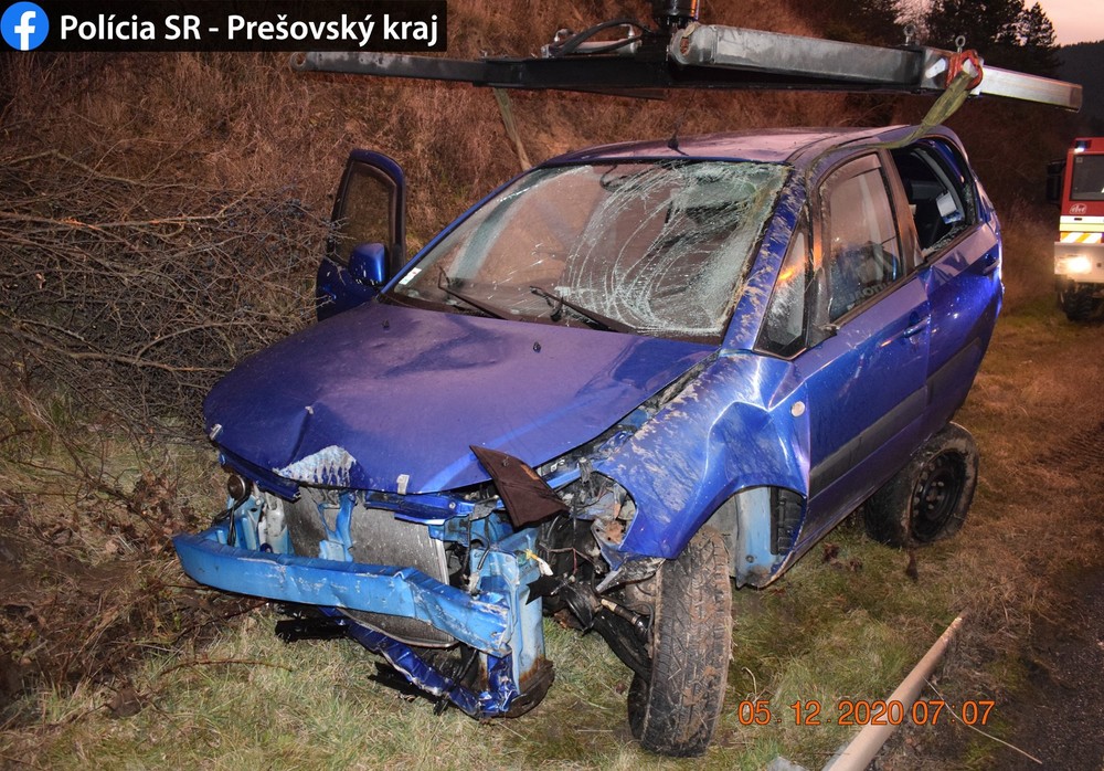 Opitý vodič prežil pád z desaťmetrovej výšky