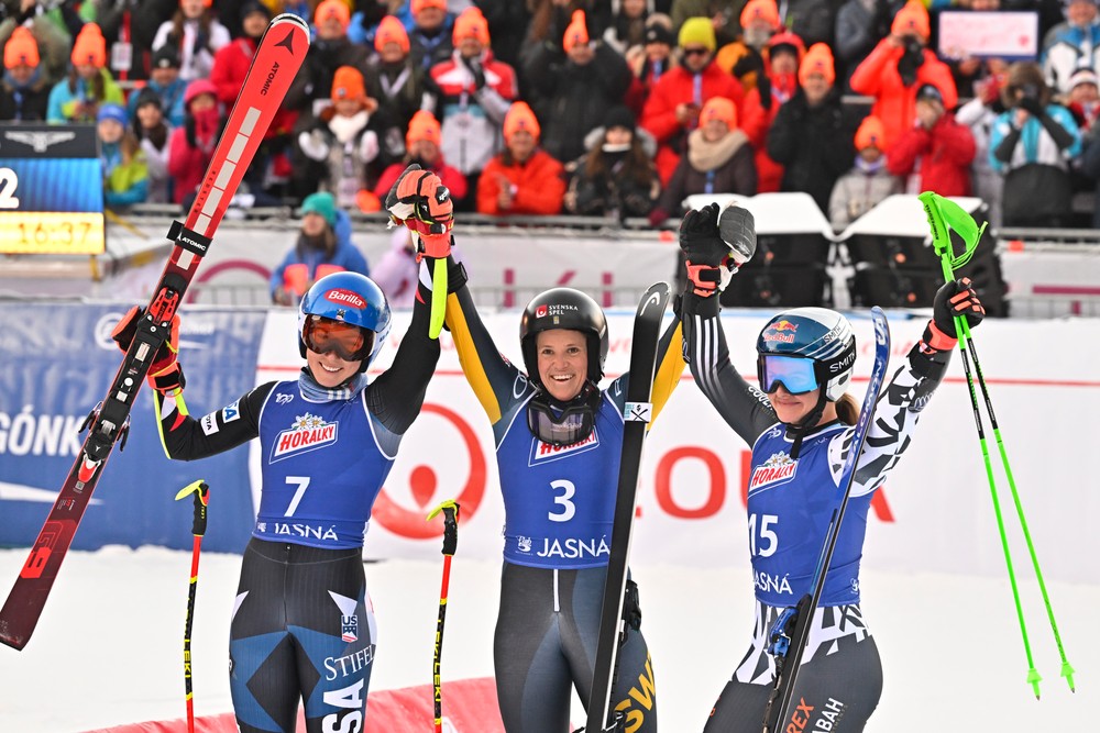 Obrovský slalom Jasná 20_januar_2024 Sara Hectorová Mikaela Shiffrinová Alice Robinsonová (1)