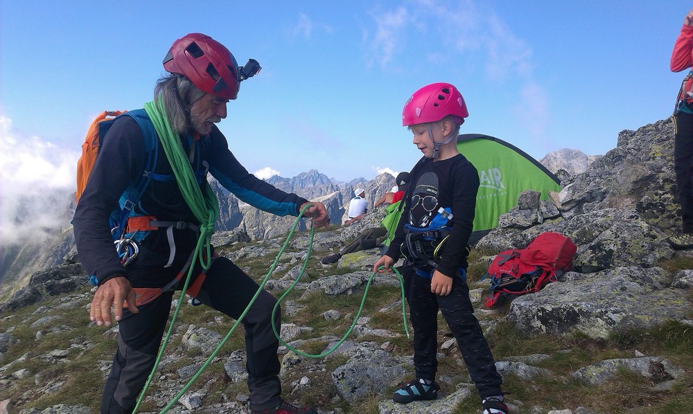 Horolezec Vladimír Zboja zobral 6-ročného vnuka Matúša vo Vysokých Tatrách na ťažkú túru