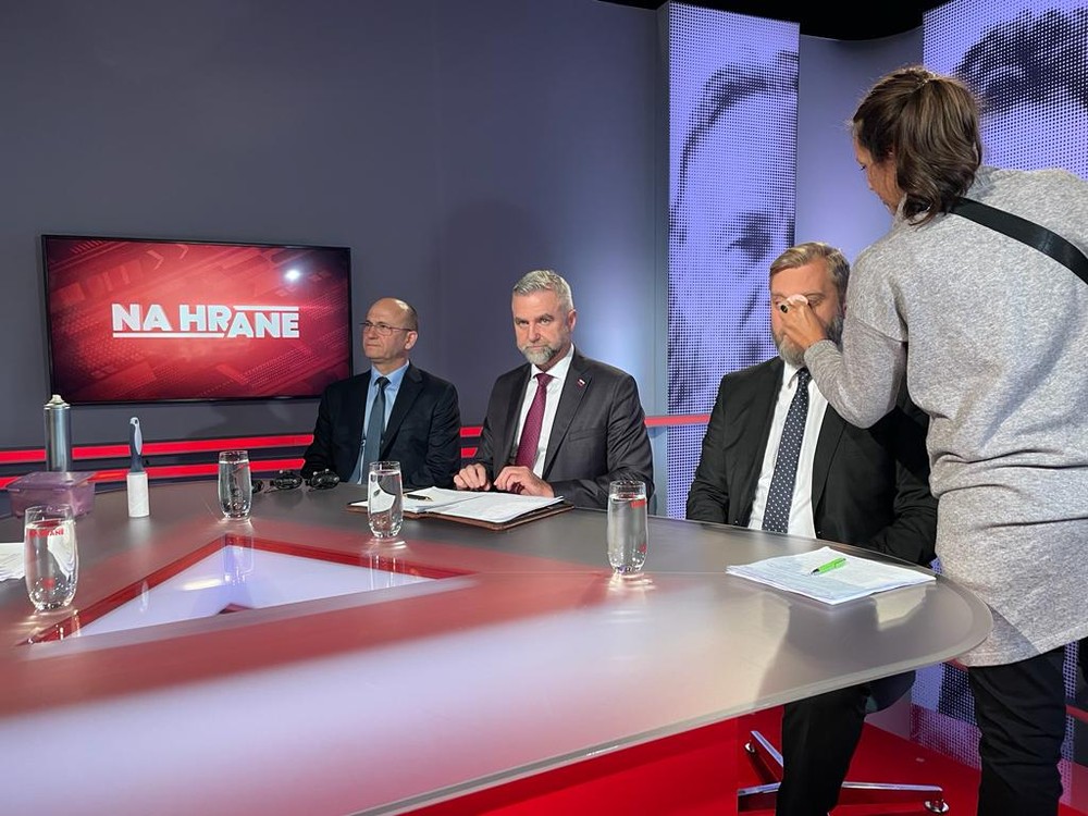 8c157afa-1b20-42c5-a824-b842a0cf87ea