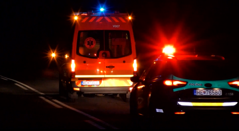 Vodič pod vplyvom alkoholu, zranený policajt a naháňačka ulicami mesta. Tak vyzeral večer v Humennom 