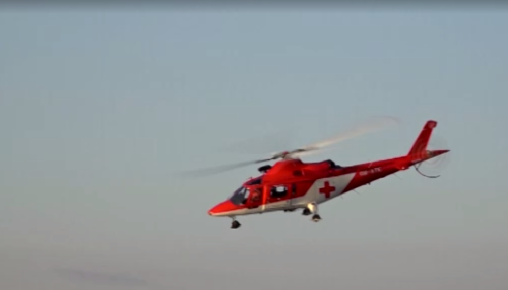 Jeden mŕtvy, traja ťažko a traja ľahko zranení. Toto je výsledok zrážky troch áut