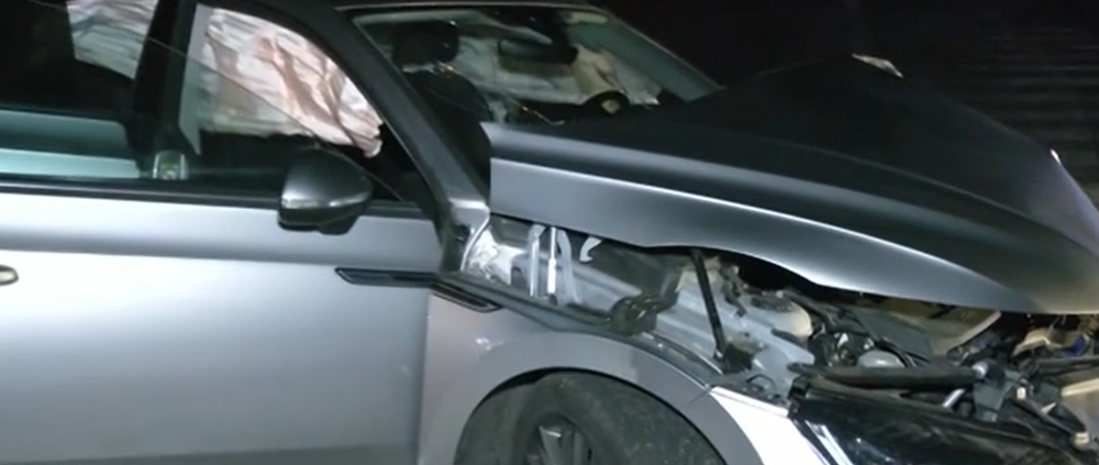 Autonehoda osobného auta s kamiónom