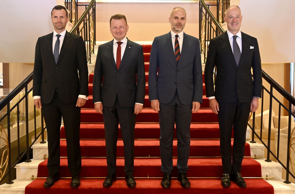 Štrbské pleso V4 ministri obrana stretnutie rokovanie (7)