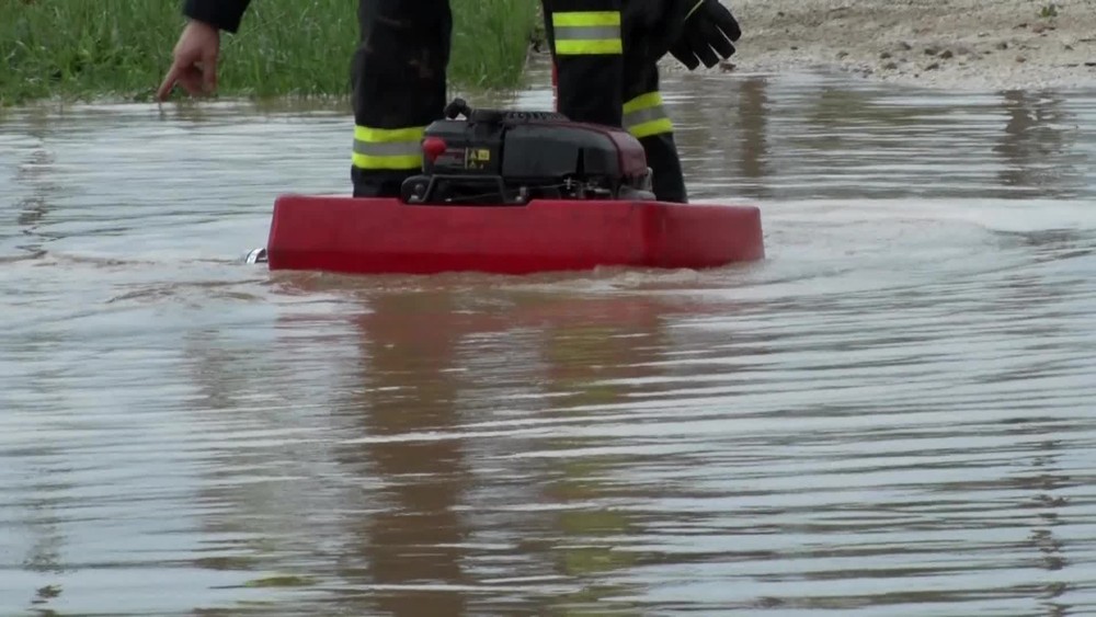 Silná búrka polámala stromy