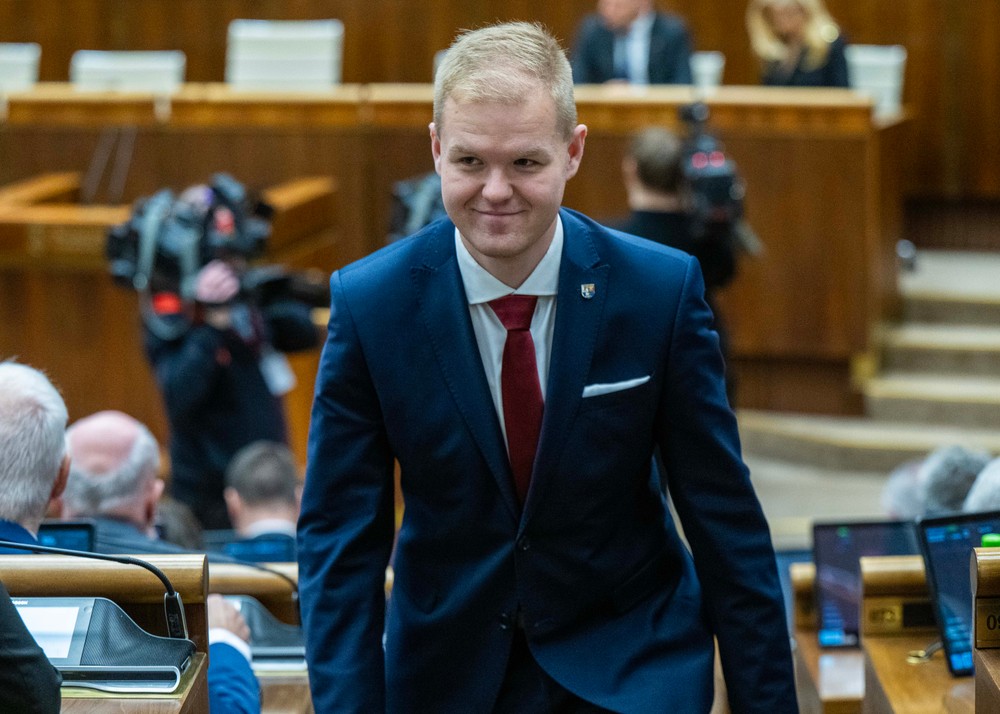 Schôdza parlamentu k návrhom na vyslovenie nedôvery siedmim ministrom