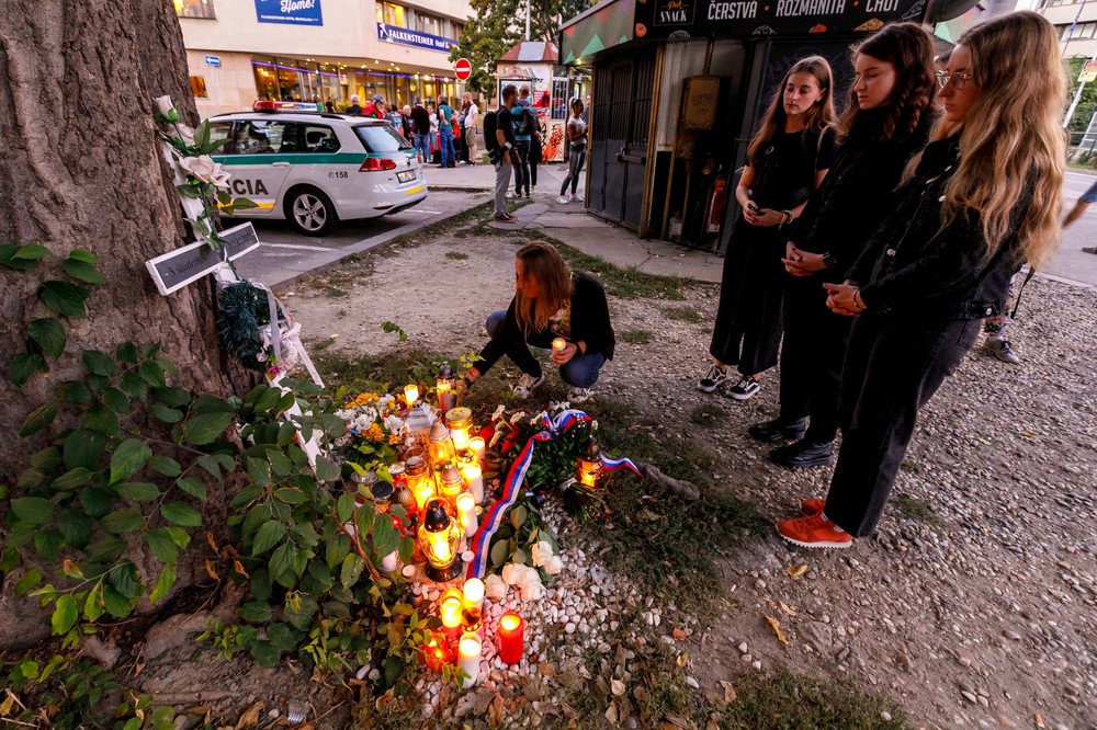 pamiatka obetí nehody na Zochovej (9)