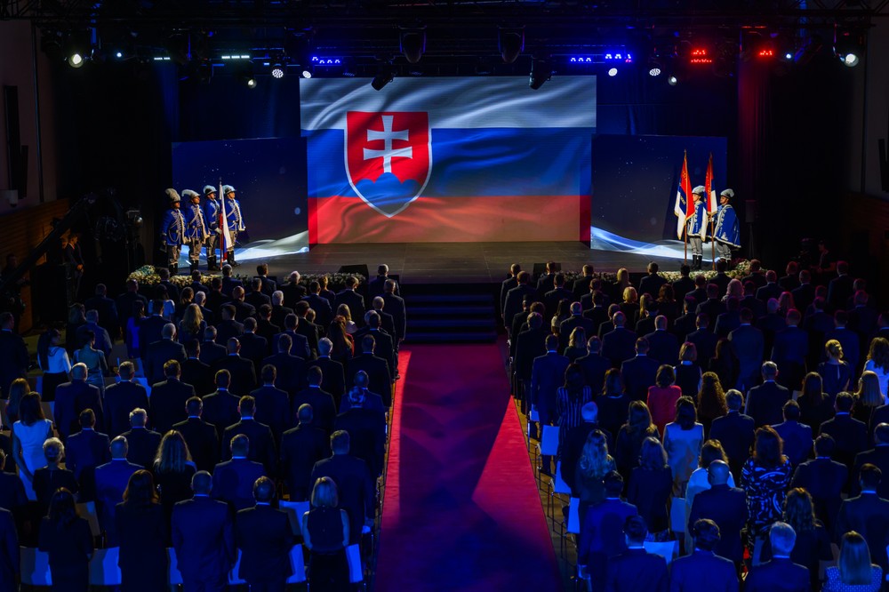 Predseda NR SR R. Raši udelil Štátnu cenu J. M. Hurbana