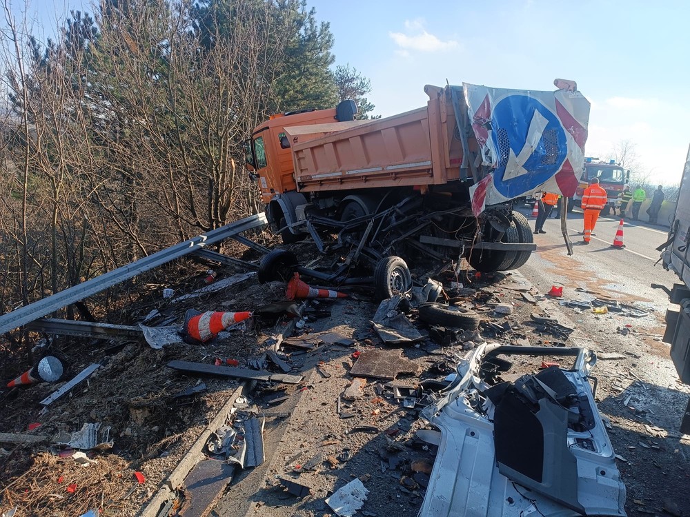 nehoda D1 pred Hlohovcom v smere na Trenčín (1)