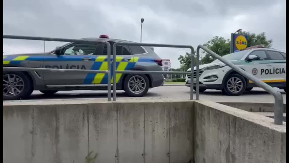 [multi] policajti pred uradom inspekcnej sluzby 10499