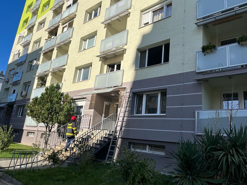 vybuch nove zamky hasici bytovka (3)