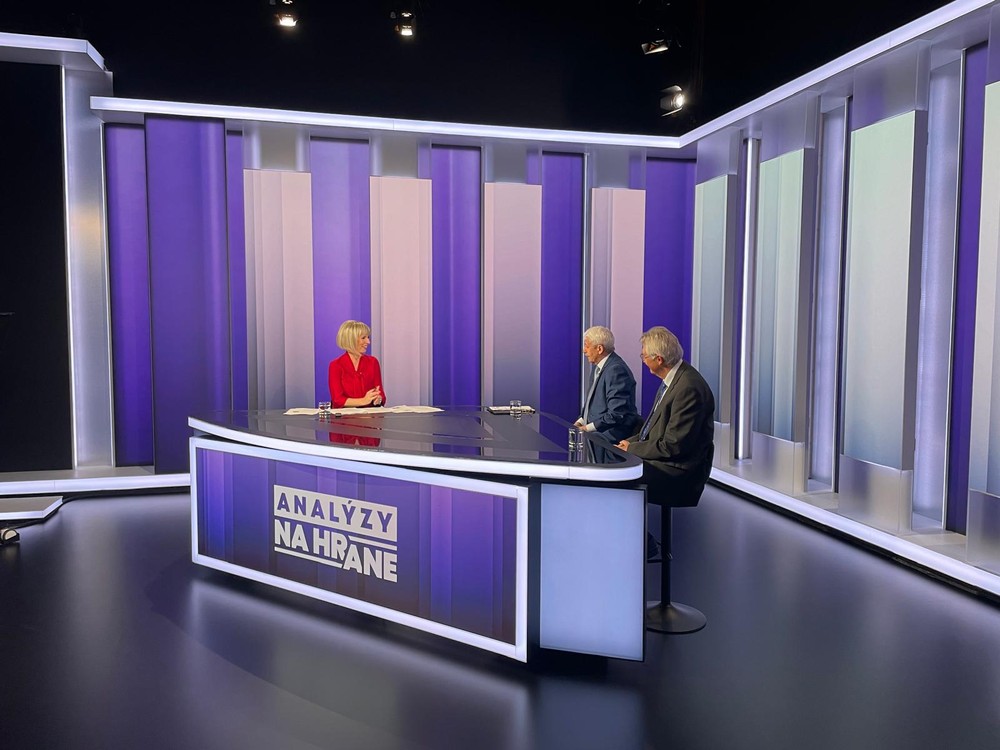 ANALÝZY Na hrane s Mikulášom Dzurindom a Ivanom Šimkom