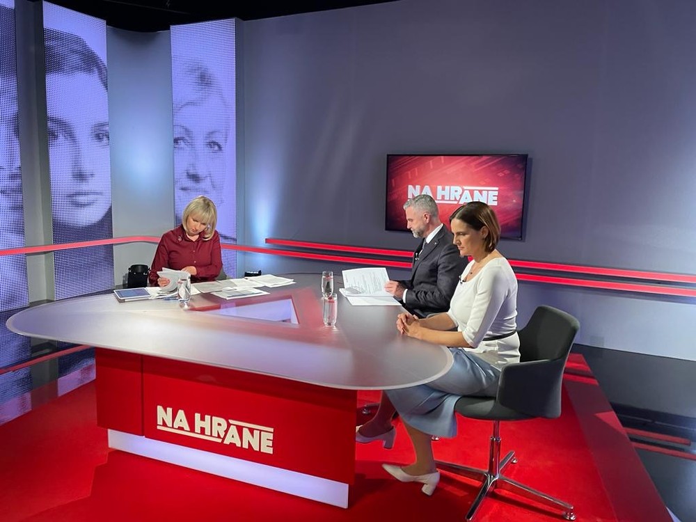 8274f653-6406-445e-af12-e49db6a4e509