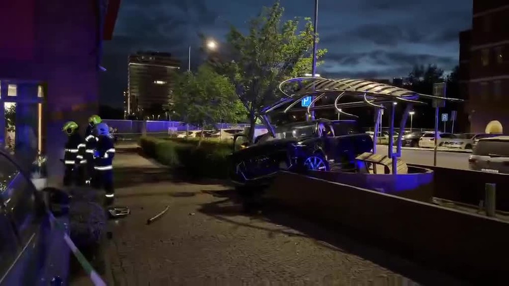 [multi] policajná naháňačka sa skončila streľbou  597