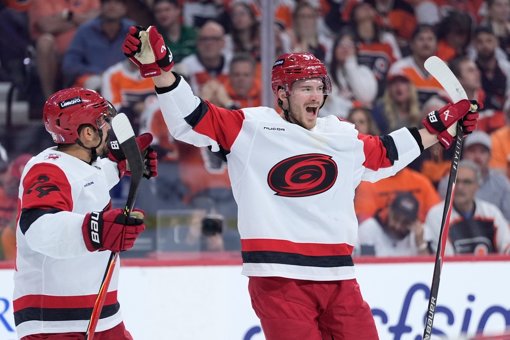 Hurricanes_Flyers_Hockey322402214294
