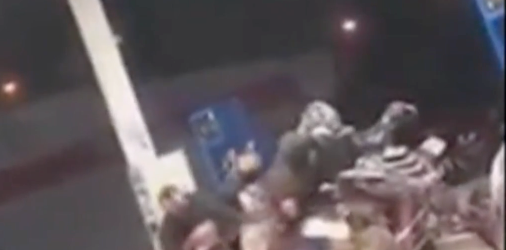 Českí policajti sa snažia chytiť vodiča štvorkolky