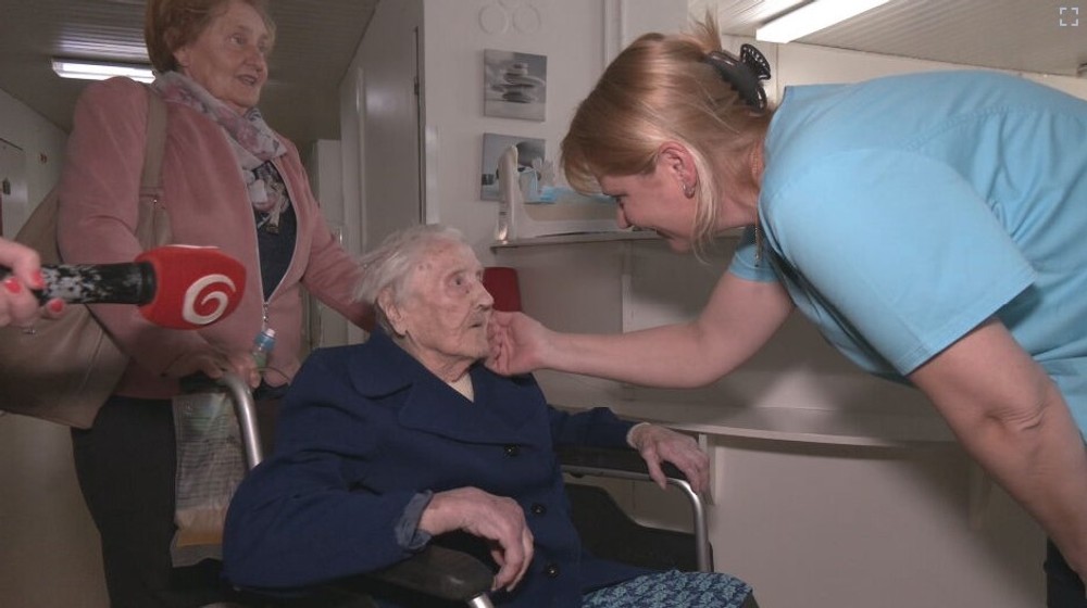 105-ročnú pani Helenku pustili z nemocnice (4)