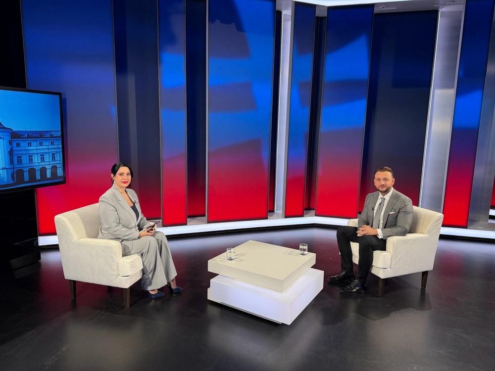 Politika 24 s Matúšom Šutajom Eštokom