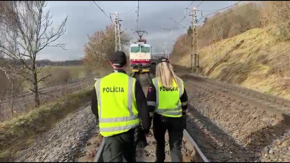 [multi] Vlaky sa vyhli zrážke pri Liptovskom Hrádku 2774