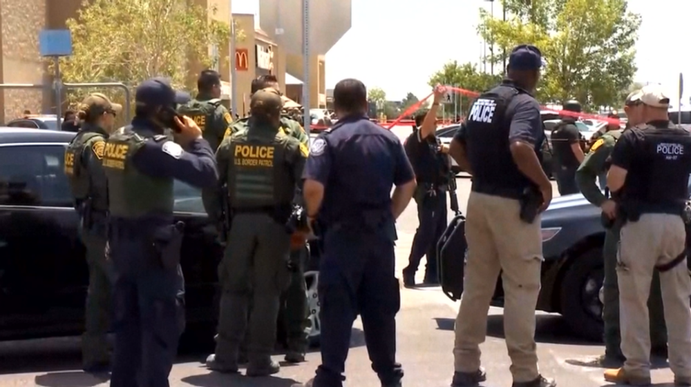 Streľba v nákupnom centre.  Strelec za sebou zanechal množstvo obetí a antiimigrantský odkaz