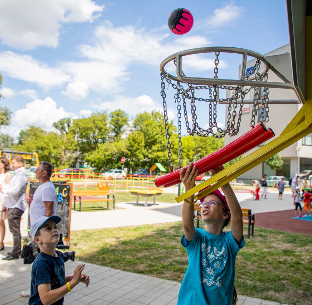 Prvé inkluzívne detské ihrisko