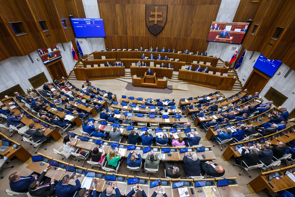 Rokovanie Národnej rady SR o návrhu na vyslovenie dôvery vláde