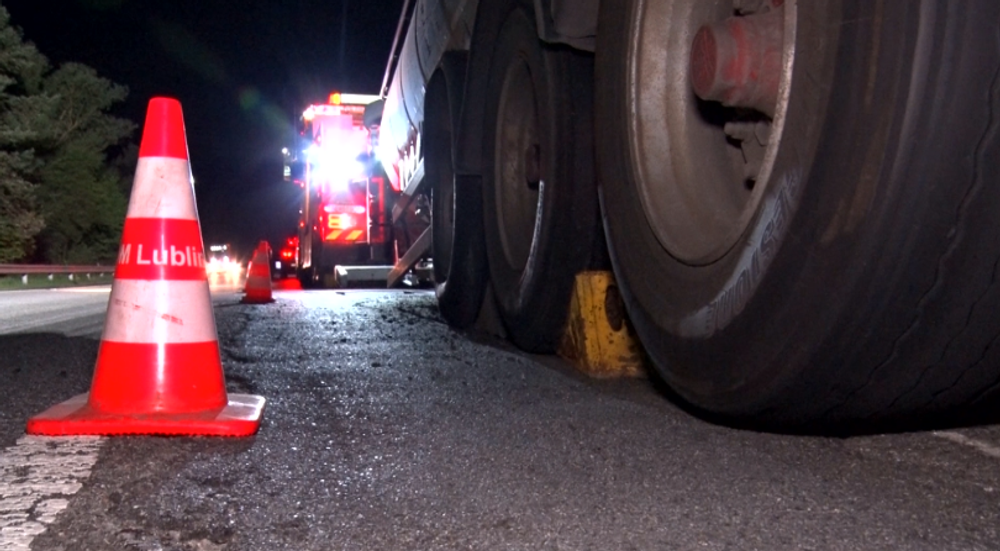Nákladiaku sa odtrhla cisterna