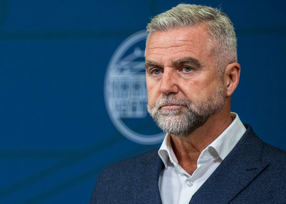 Premiér chce odvolať Michala Šimečku