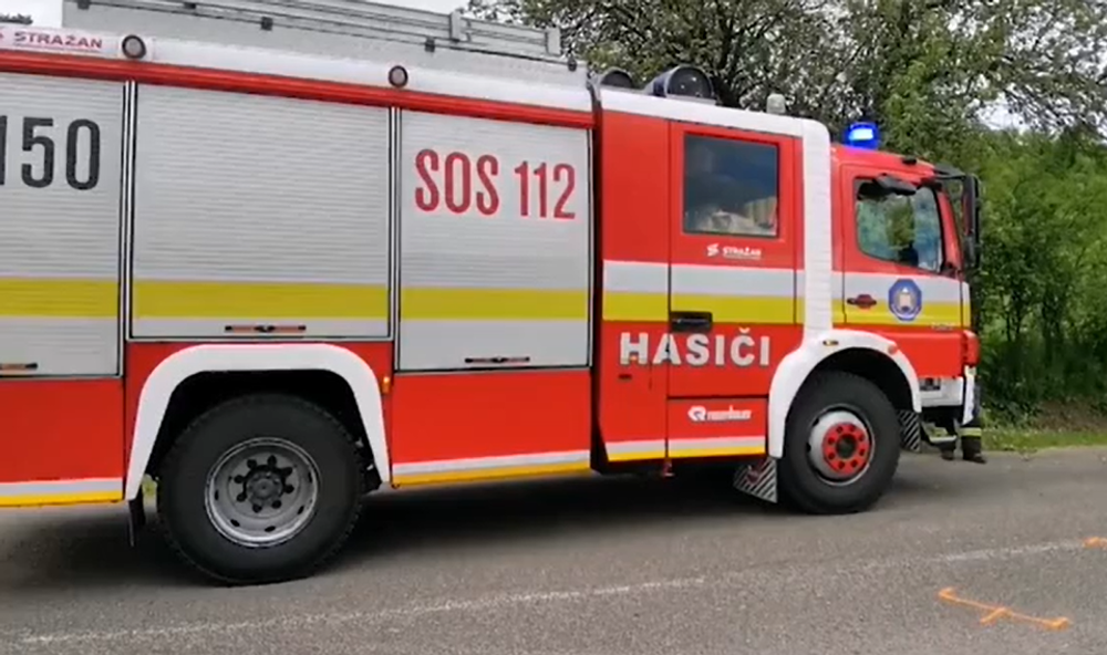 Auto skončilo na streche pri Beňadikovej