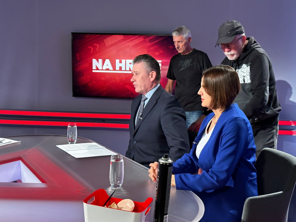 e4e37c53-4d63-463f-aa8a-4c3f00b60be7