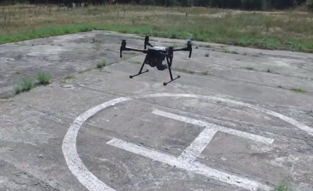 Dron pri policajnom zásahu na hraniciach odhalil nelegálneho migranta