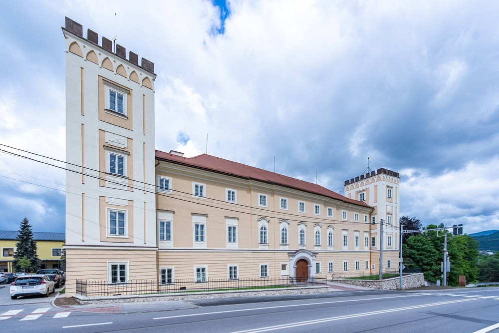 V Žiari nad Hronom otvorili zrekonštruovaný kaštieľ